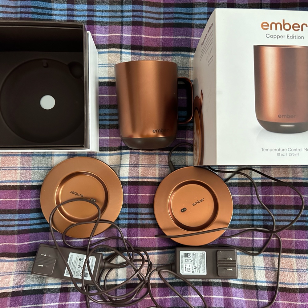 Ember 10oz Mug2 Copper edition with TWO base chargers.
